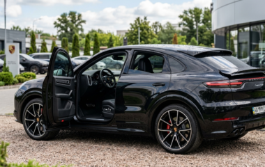 Вживані 2024 Porsche Cayenne / Cayenne E-Hybrid